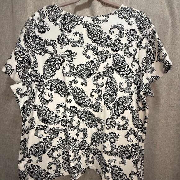 Croft & Barrow Women's Pima Cotton T-Shirt Top Scoop Neck, Black & White Paisley - Picture 2 of 5
